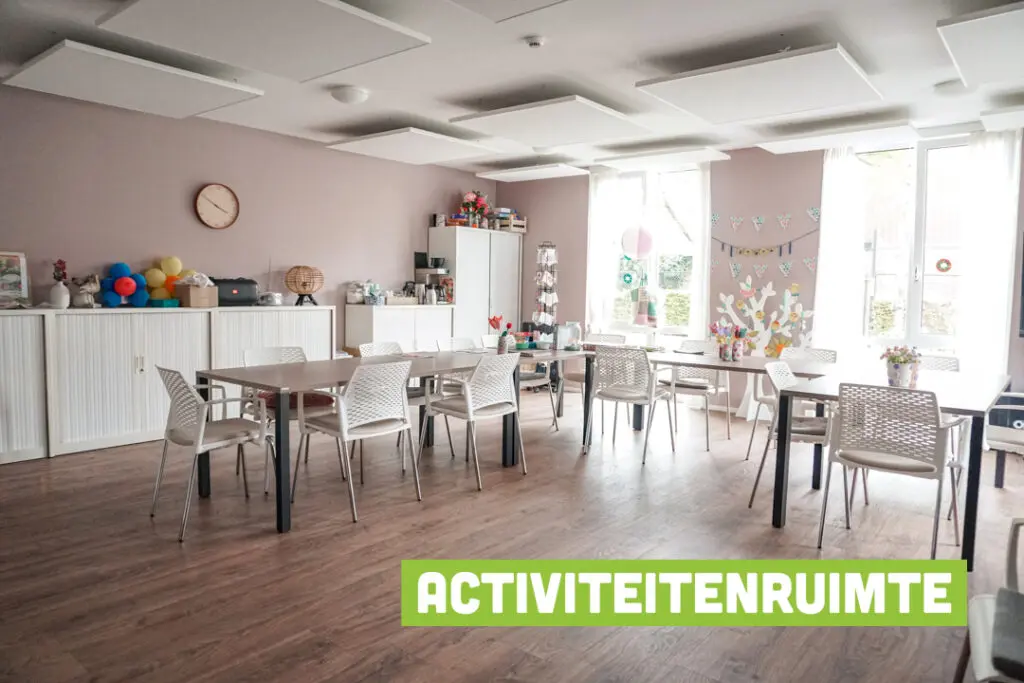 Een foto van de gezellige en knusse inrichting van Het Beatrixhuis waar mensen met dementie kleinschalig wonen, anders dan in een verzorgingshuis