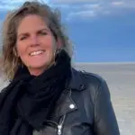 foto van geesje op het strand die een blog voor Dagelijks Leven heeft geschreven over bewoners met dementie en sporten