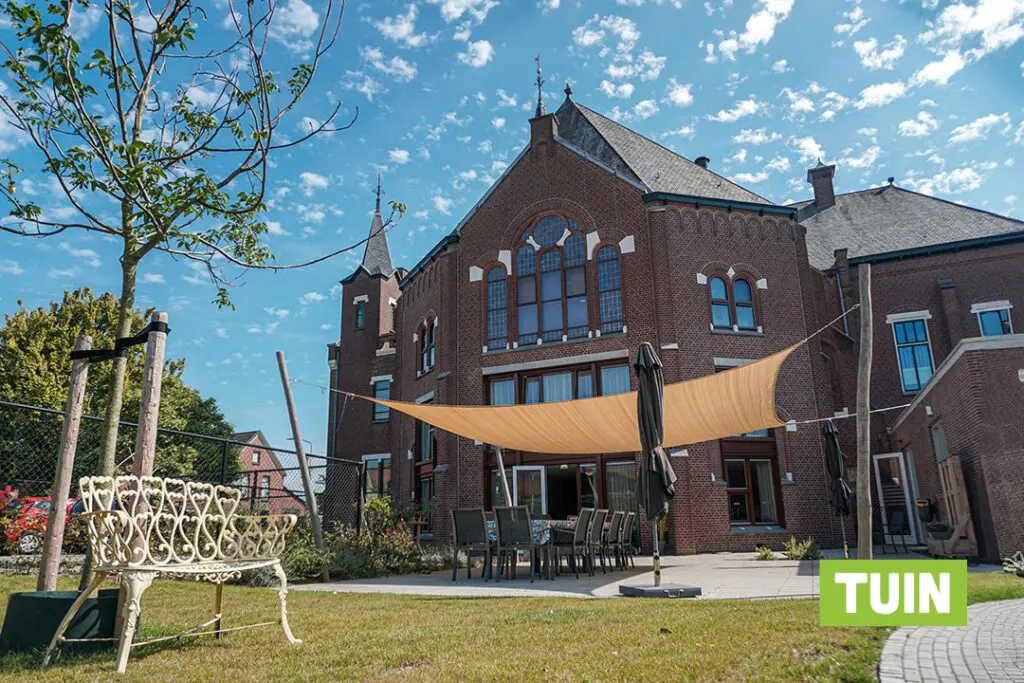 Een foto van Het Oosterkerkhuis van Dagelijks Leven waar mensen met dementie kleinschalig en betaalbaar wonen in een particuliere zorginstelling