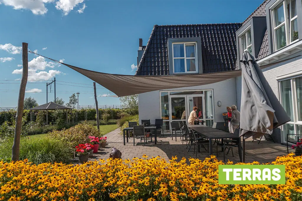Een foto van Het Westpolderhuis van Dagelijks Leven waar mensen met dementie kleinschalig en betaalbaar wonen in een particuliere zorginstelling