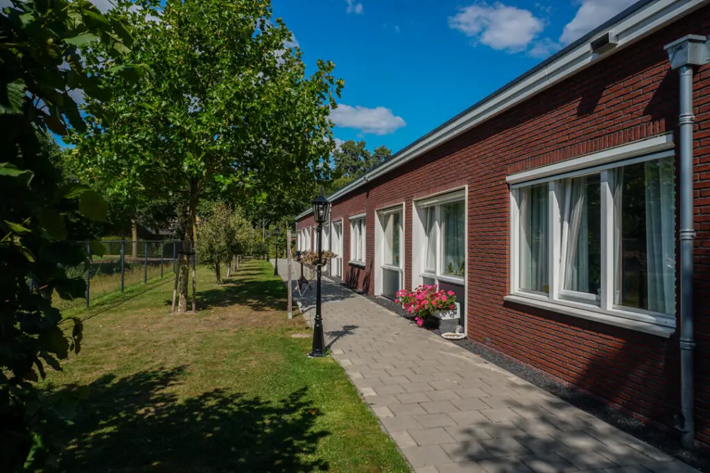 Een foto van Het Zanddonkhuis van Dagelijks Leven waar mensen met dementie kleinschalig en betaalbaar wonen in een particuliere zorginstelling