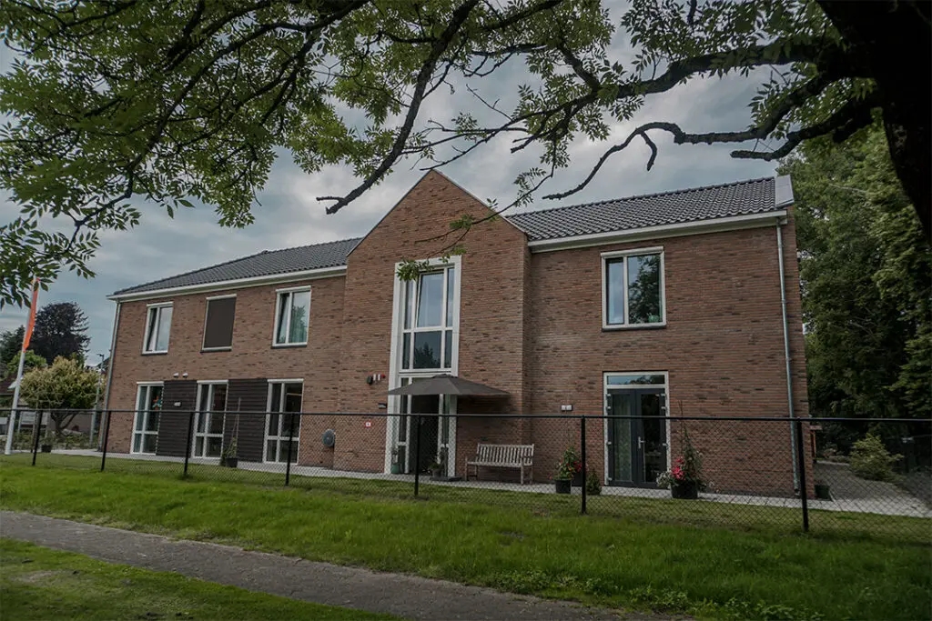 Een foto van Het Meidoornhuis van Dagelijks Leven waar mensen met dementie kleinschalig en betaalbaar wonen in een particuliere zorginstelling