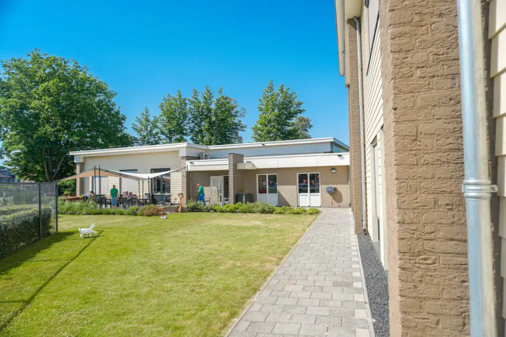 Een foto van Het Drostenhuis van Dagelijks Leven waar mensen met dementie kleinschalig en betaalbaar wonen in een particuliere zorginstelling