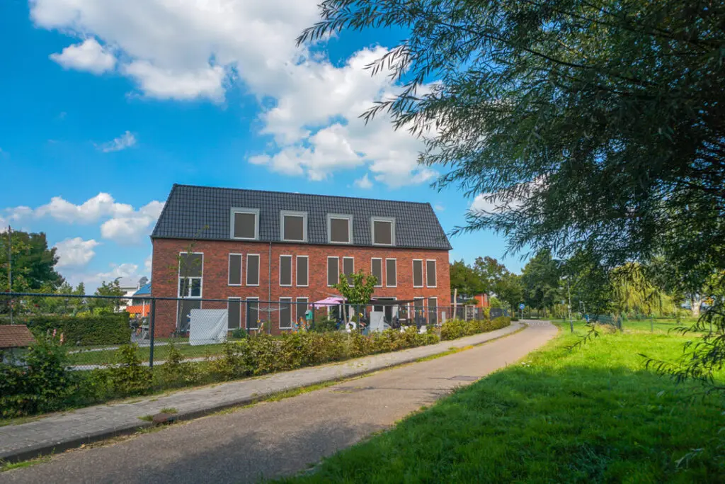 Een foto van Het Breeakkerhuis van Dagelijks Leven waar mensen met dementie kleinschalig en betaalbaar wonen in een particuliere zorginstelling