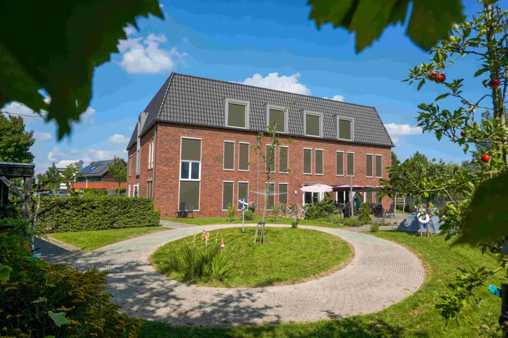 Een foto van Het Breeakkerhuis van Dagelijks Leven waar mensen met dementie kleinschalig en betaalbaar wonen in een particuliere zorginstelling