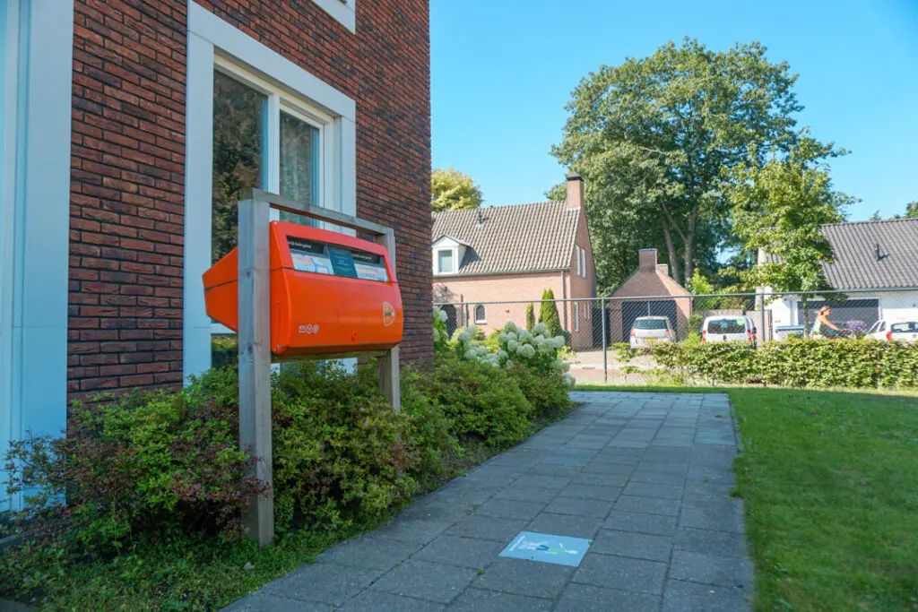 Een foto van de tuin van Het Wilhelminahuis van Dagelijks Leven waar mensen met dementie kleinschalig en betaalbaar wonen in een particuliere zorginstelling