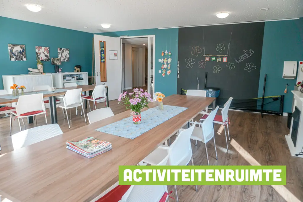 Een foto van de gezellige en knusse inrichting van Het IJkenberghuis waar mensen met dementie kleinschalig wonen, anders dan in een verzorgingshuis