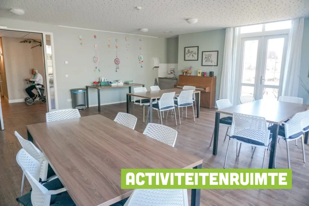 Een foto van de gezellige en knusse inrichting van Het Vijverberghuis waar mensen met dementie kleinschalig wonen, anders dan in een verzorgingshuis