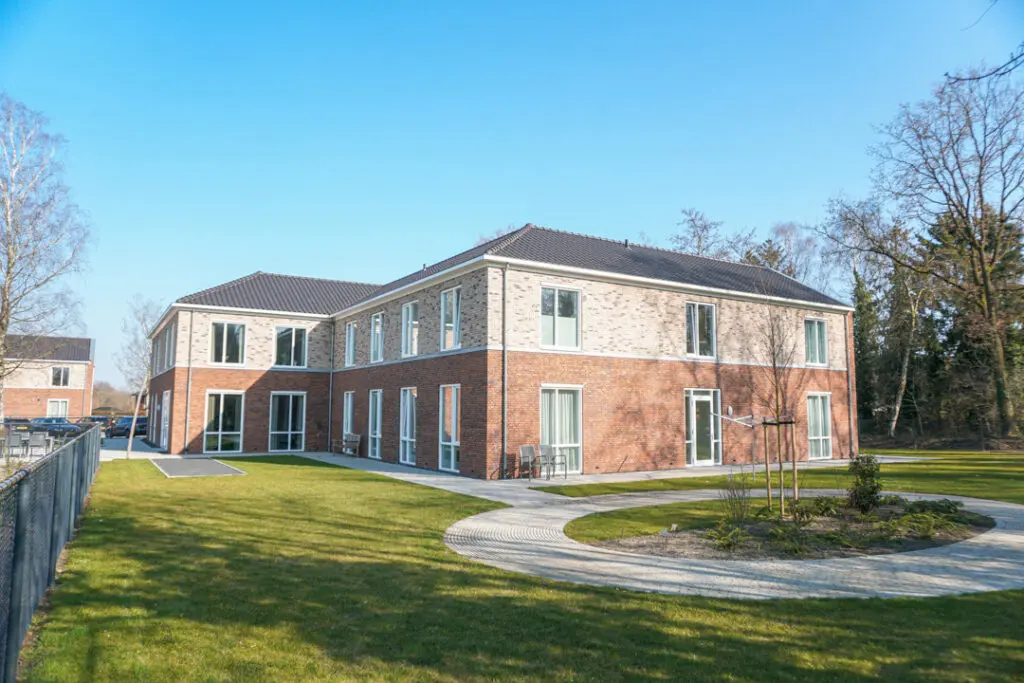 Een foto van Het Emmerdennenhuis van Dagelijks Leven waar mensen met dementie kleinschalig en betaalbaar wonen in een particuliere zorginstelling