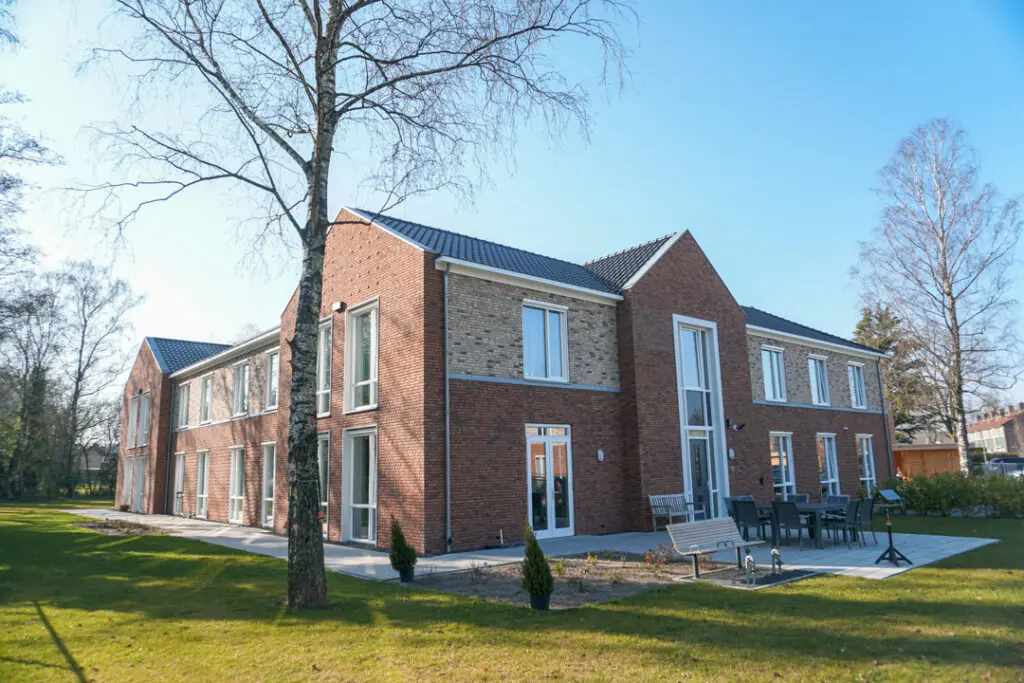 Een foto van Het Emmerdennenhuis van Dagelijks Leven waar mensen met dementie kleinschalig en betaalbaar wonen in een particuliere zorginstelling