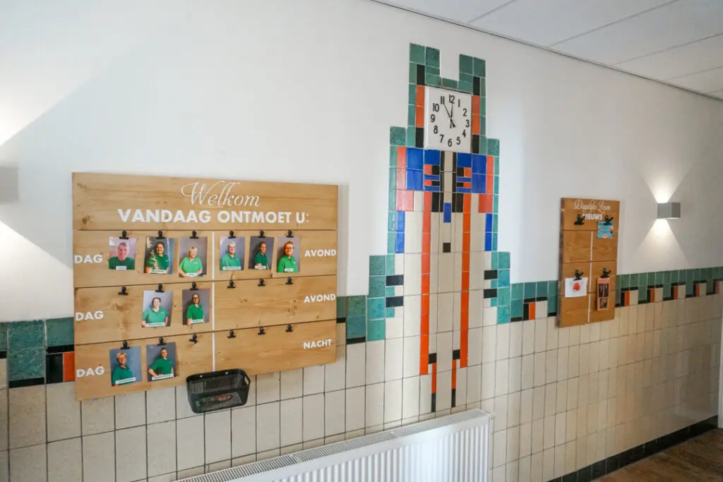 Een foto van de gezellige en knusse inrichting van Het Stevenfennehuis waar mensen met dementie kleinschalig wonen, anders dan in een verzorgingshuis