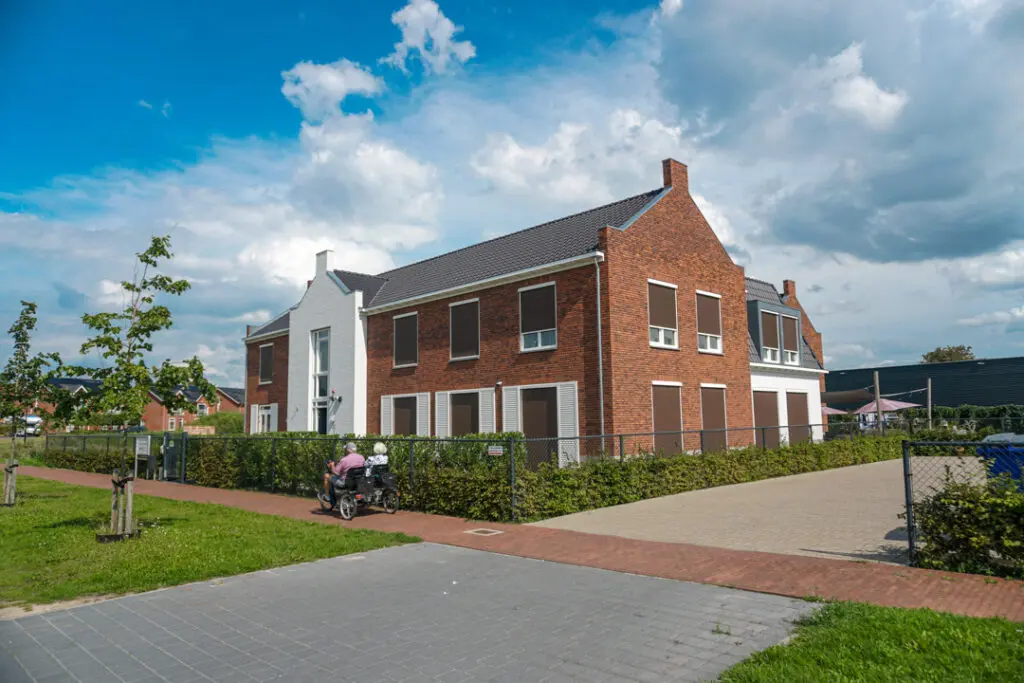 Een foto van Het Rijssenbeekhuis van Dagelijks Leven waar mensen met dementie kleinschalig en betaalbaar wonen in een particuliere zorginstelling