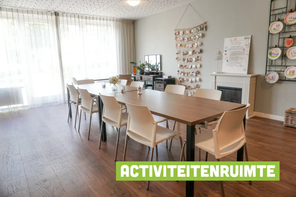 Een foto van de gezellige en knusse inrichting van Het Zevenheuvelenhuis waar mensen met dementie kleinschalig wonen, anders dan in een verzorgingshuis