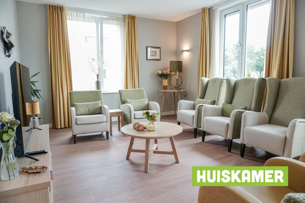 Een foto van de gezellige en knusse inrichting van Het Alterehuis waar mensen met dementie kleinschalig wonen, anders dan in een verzorgingshuis