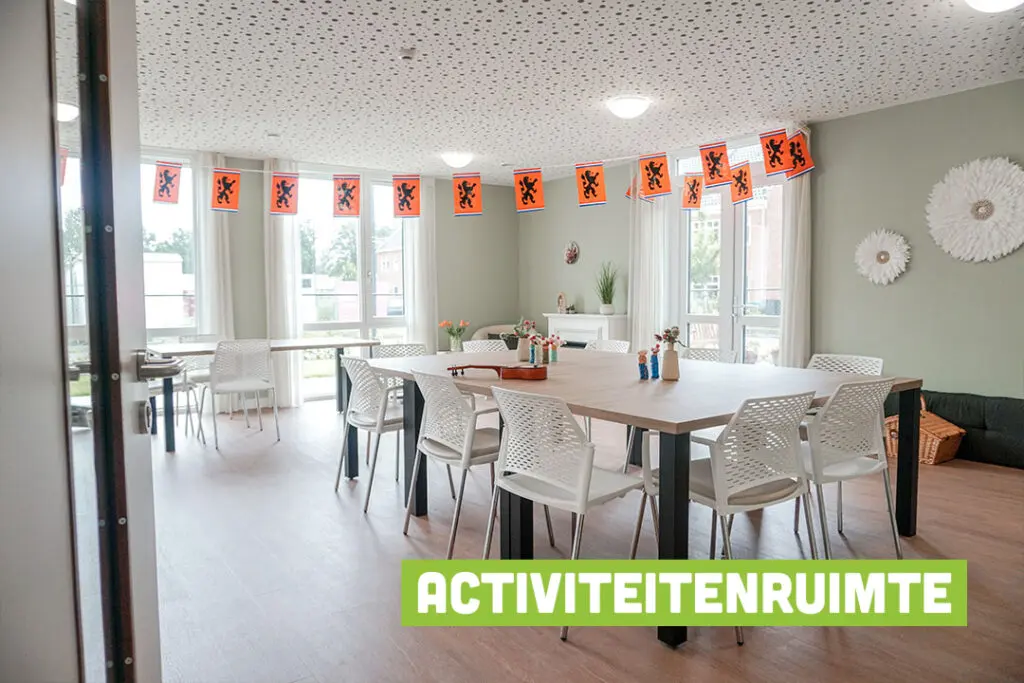 Een foto van de gezellige en knusse inrichting van Het Alterehuis waar mensen met dementie kleinschalig wonen, anders dan in een verzorgingshuis