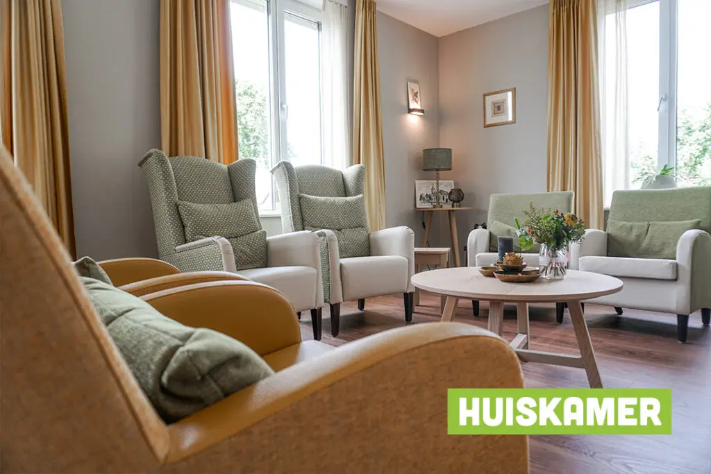 Een foto van de gezellige en knusse inrichting van Het Blanckvoorthuis waar mensen met dementie kleinschalig wonen, anders dan in een verzorgingshuis