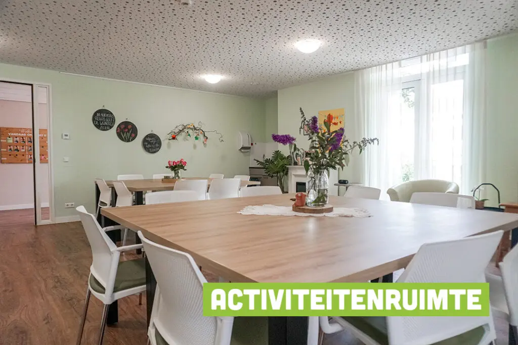 Een foto van de keuken van Het Blanckvoorthuis waar mensen met dementie kleinschalig wonen, anders dan in een verzorgingshuis