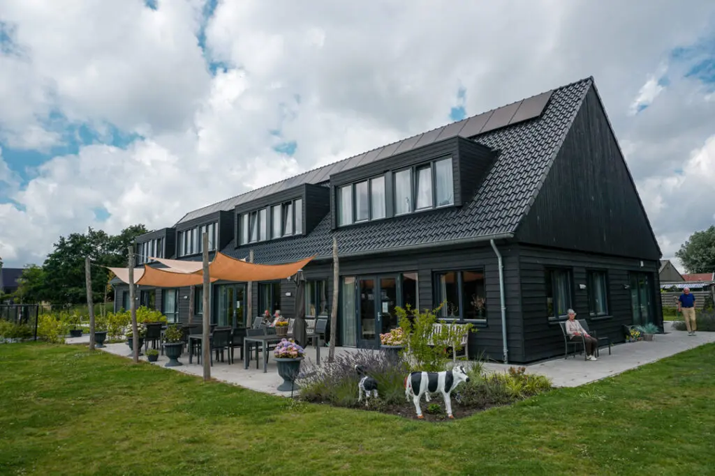Een foto van Het Middelwechhuis van Dagelijks Leven waar mensen met dementie kleinschalig en betaalbaar wonen in een particuliere zorginstelling