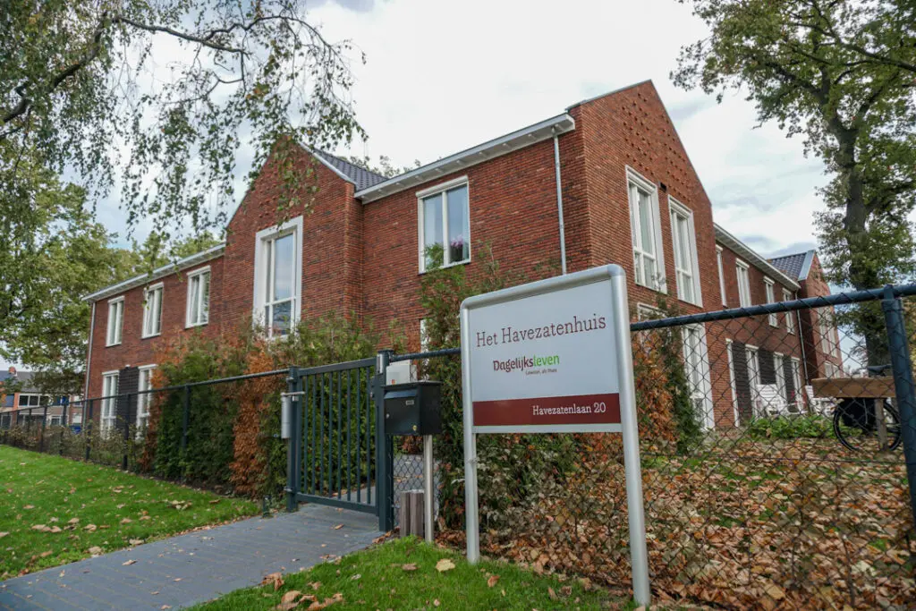 Een foto van Het Havezatenhuis van Dagelijks Leven waar mensen met dementie kleinschalig en betaalbaar wonen in een particuliere zorginstelling