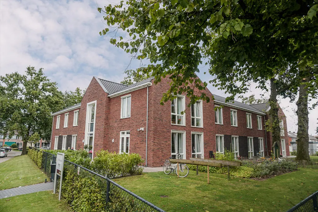 Een foto van de gezellige en knusse inrichting van Het Havezatenhuis waar mensen met dementie kleinschalig wonen, anders dan in een verzorgingshuis