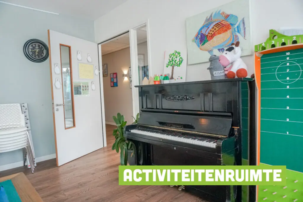Een foto van de gezellige en knusse inrichting van Het Risdamhuis waar mensen met dementie kleinschalig wonen, anders dan in een verzorgingshuis