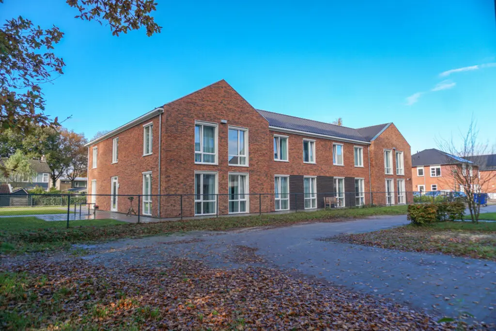 Een foto van Het Oosterhuis van Dagelijks Leven waar mensen met dementie kleinschalig en betaalbaar wonen in een particuliere zorginstelling