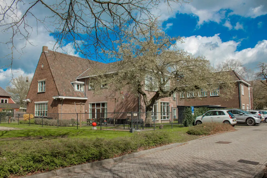 Een foto van Het Hofstedehuis van Dagelijks Leven waar mensen met dementie kleinschalig en betaalbaar wonen in een particuliere zorginstelling