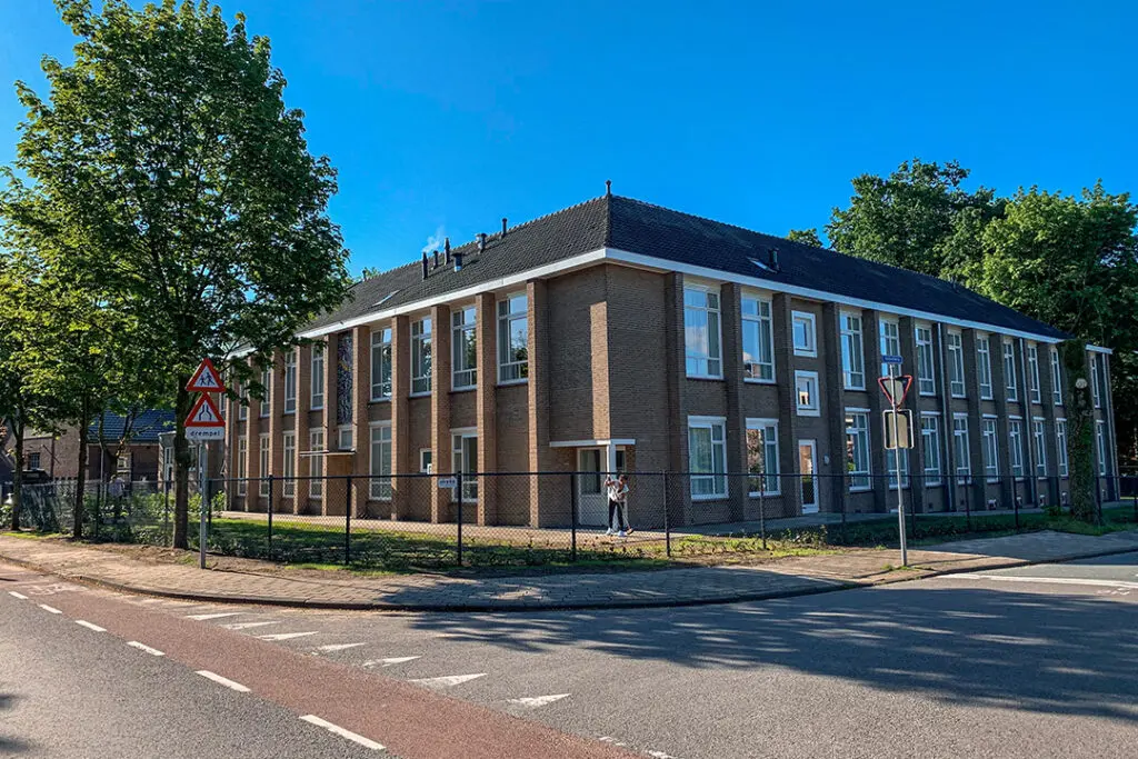 Een foto van Het Rijnhuis van Dagelijks Leven waar mensen met dementie kleinschalig en betaalbaar wonen in een particuliere zorginstelling