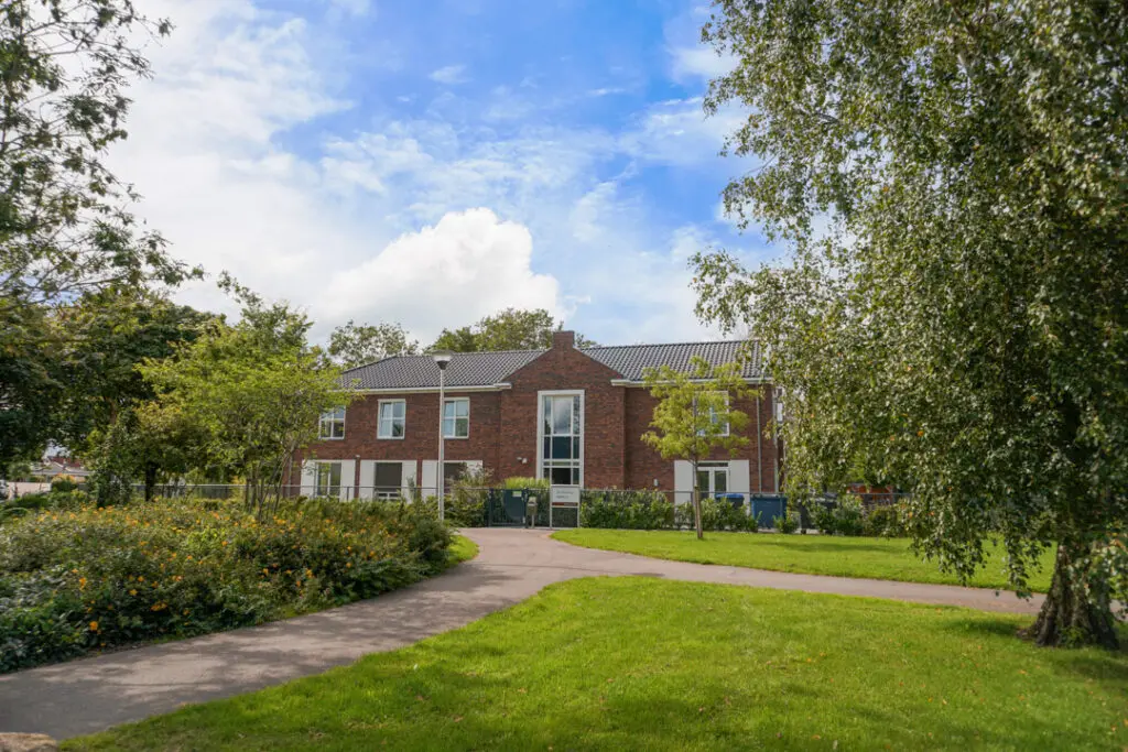 Een foto van Het Anjerhuis van Dagelijks Leven waar mensen met dementie kleinschalig en betaalbaar wonen in een particuliere zorginstelling