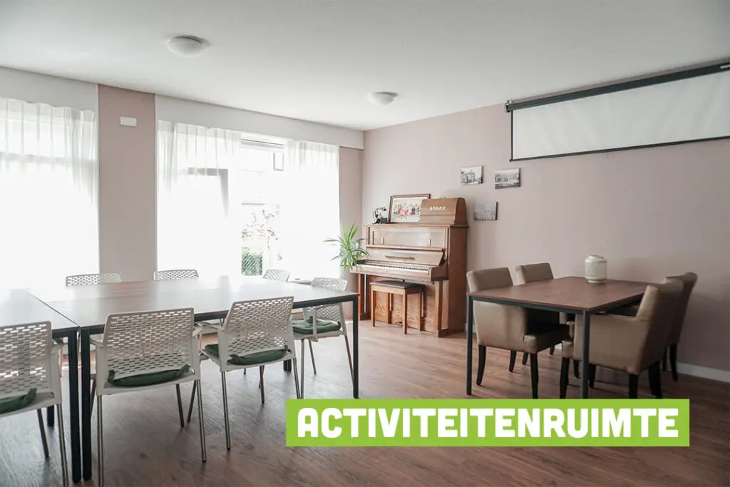 Een foto van de gezellige en knusse inrichting van Het Jasmijnhuis waar mensen met dementie kleinschalig wonen, anders dan in een verzorgingshuis