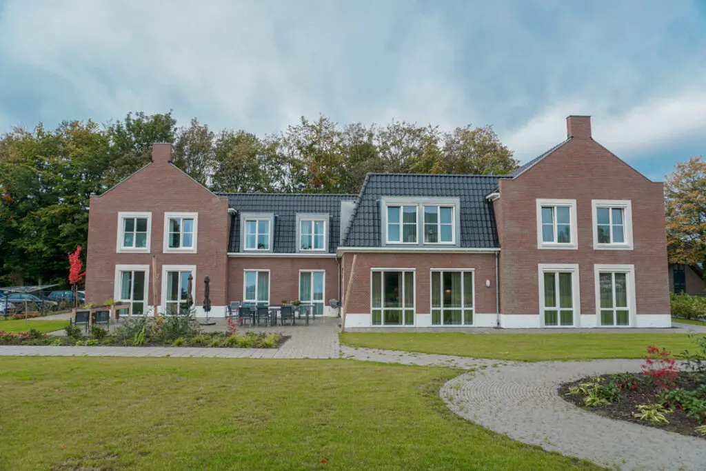 Een foto van Het Enkhuis van Dagelijks Leven waar mensen met dementie kleinschalig en betaalbaar wonen in een particuliere zorginstelling