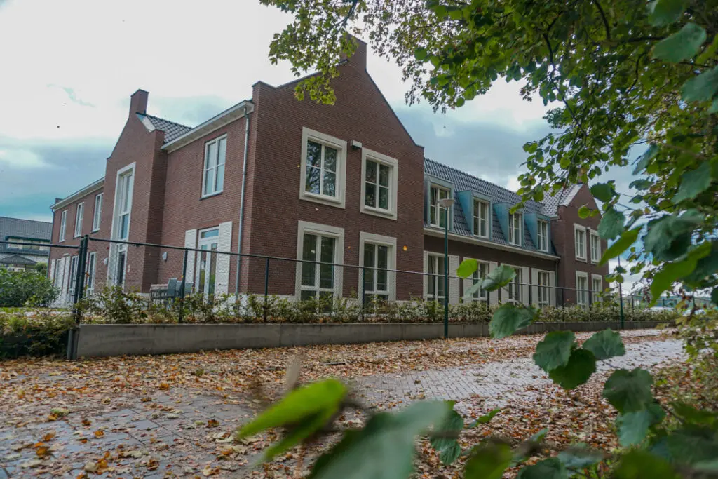 Een foto van Het Enkhuis van Dagelijks Leven waar mensen met dementie kleinschalig en betaalbaar wonen in een particuliere zorginstelling