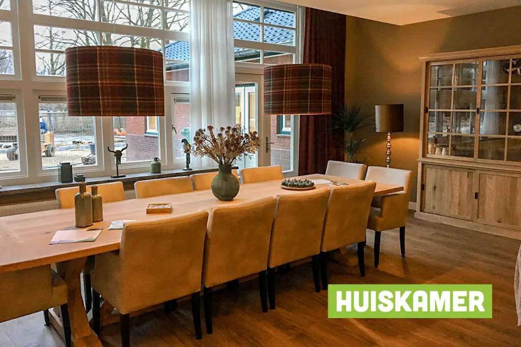 Een foto van de gezellige en knusse inrichting van Het Annahuis waar mensen met dementie kleinschalig wonen, anders dan in een verzorgingshuis