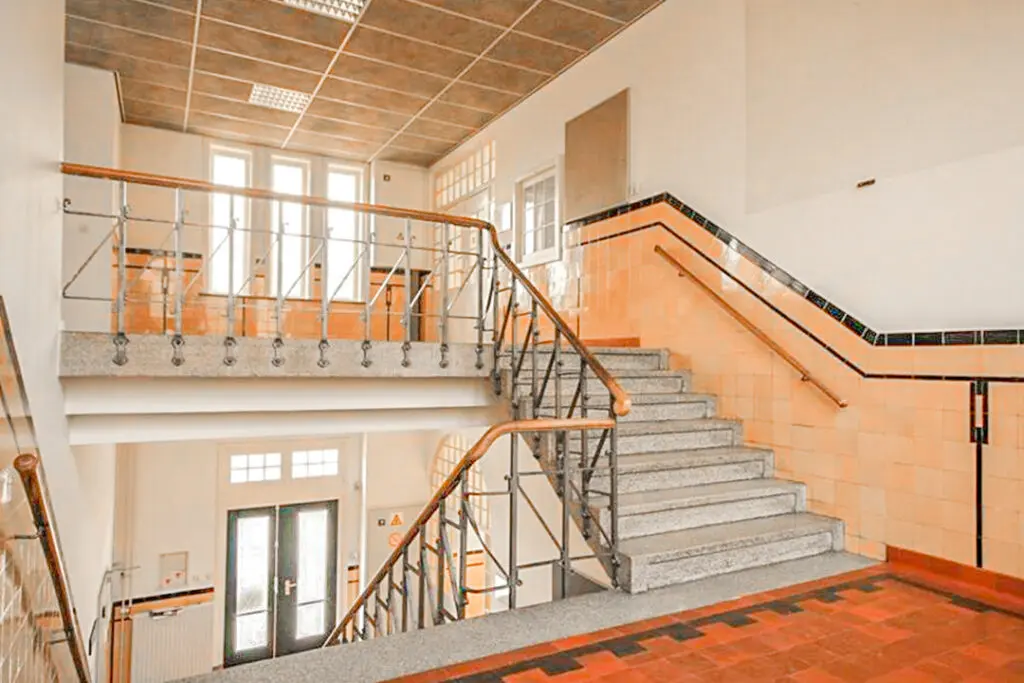 Een foto van de gezellige en knusse inrichting van Het Van Coothhuis waar mensen met dementie kleinschalig wonen, anders dan in een verzorgingshuis