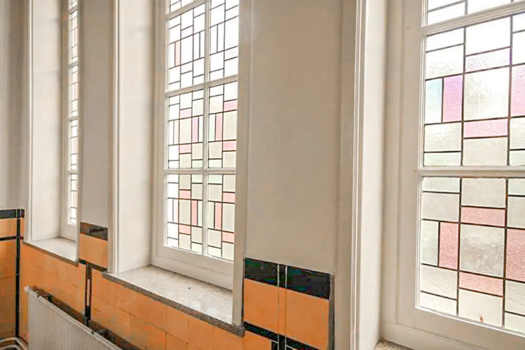 Een foto van de gezellige en knusse inrichting van Het Van Coothhuis waar mensen met dementie kleinschalig wonen, anders dan in een verzorgingshuis