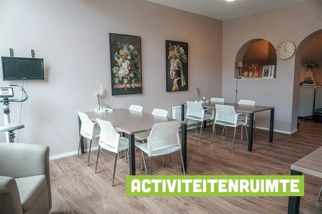 Een foto van de tuin van Het Prins Hendrikhuis van Dagelijks Leven waar mensen met dementie kleinschalig en betaalbaar wonen in een particuliere zorginstelling