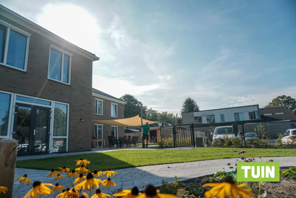 Sfeerimpressie van de tuin van Het Berkelhuis voor mensen met dementie