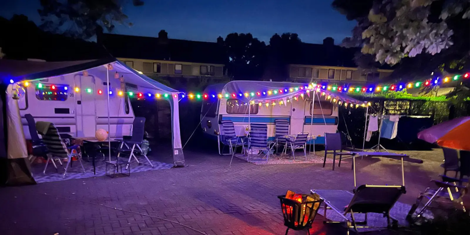 Op vakantie gaan met dementie is niet voor iedereen zo vanzelfsprekend. Het Wilderinkhuis toverde de tuin daarom om tot camping voor de bewoners van de kleinschalige woonzorglocatie voor mensen met dementie in Hengelo. Helpende blogt over de fantastische vakantie die zij samen beleefden.
