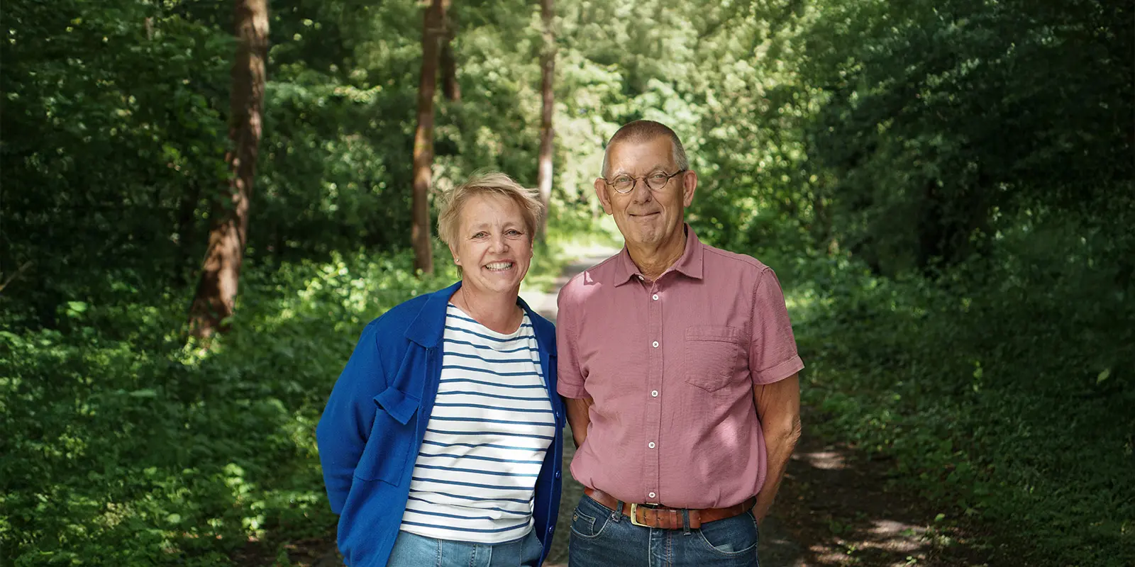 Foto van twee verpleegkundig specialisten, die vijf jaar geleden als eerste startten als verpleegkundig specialist bij Dagelijks Leven, de landelijke zorgorganisatie gespecialiseerd in betaalbare woonzorg voor mensen met dementie.