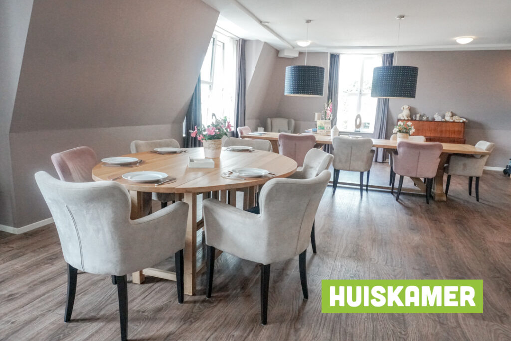 Sfeerimpressie van de woonkamer van kleinschalige zorglocatie Het Stoofhuis in Grave