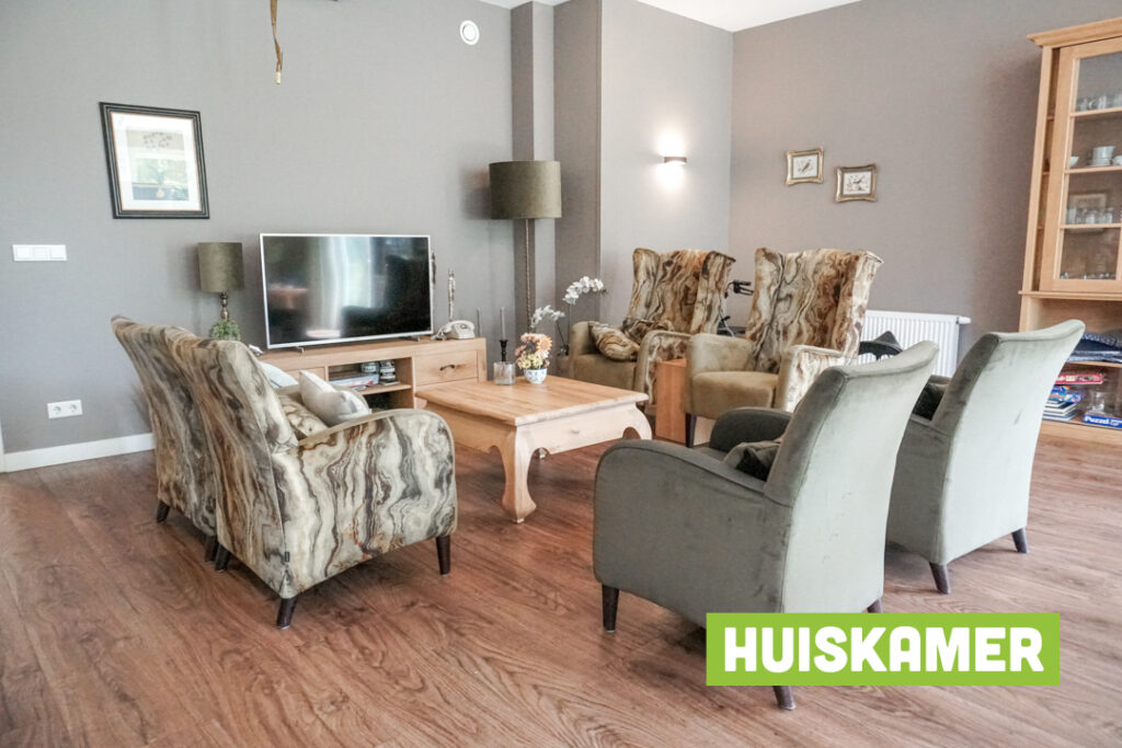Sfeerimpressie van de woonkamer van kleinschalige zorglocatie Het Zevenheuvelenhuis in Groesbeek