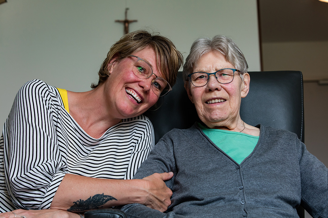 Hetty Osseforth en haar moeder vertellen hun verhaal over wonen met dementie bij Dagelijks Leven
