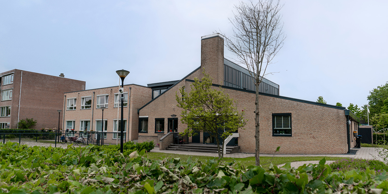Het Revelsanthuis in Emmeloord is een kleinschalige en betaalbare woonzorglocatie voor mensen met dementie