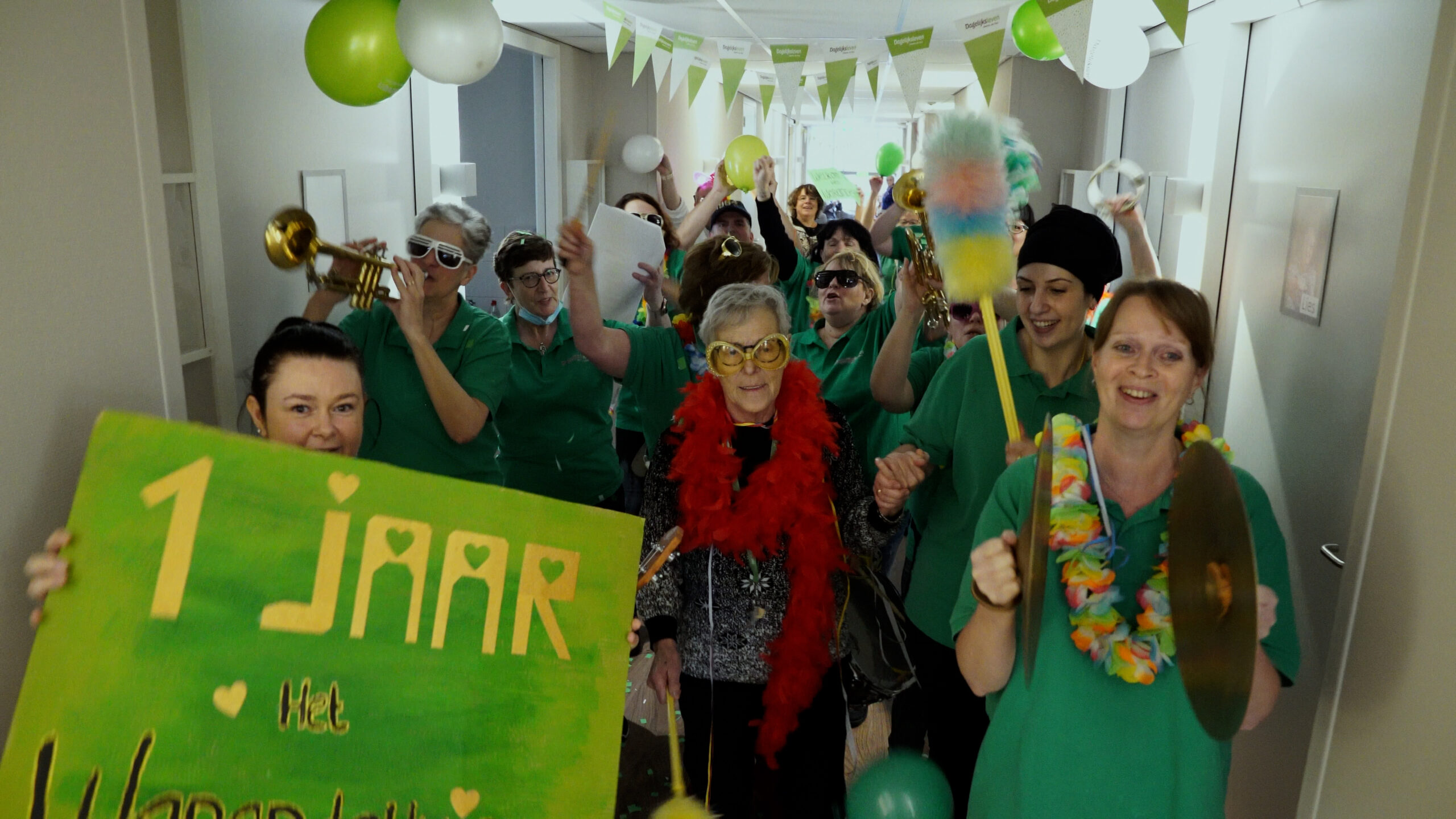 Het Warandehuis viert eenjarig bestaan met lipdub | Dagelijks leven