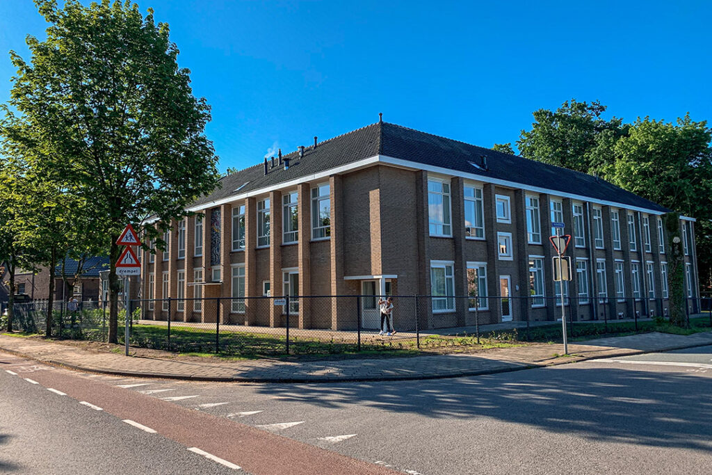 Een foto van Het Rijnhuis van Dagelijks Leven waar mensen met dementie kleinschalig en betaalbaar wonen in een particuliere zorginstelling