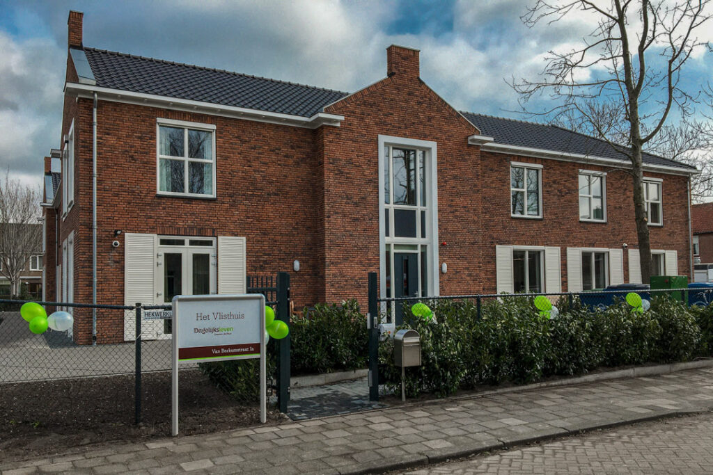 Een foto van Het Vlisthuis van Dagelijks Leven waar mensen met dementie kleinschalig en betaalbaar wonen in een particuliere zorginstelling