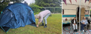 Op vakantie gaan met dementie is niet voor iedereen zo vanzelfsprekend. Het Wilderinkhuis toverde de tuin daarom om tot camping voor de bewoners van de kleinschalige woonzorglocatie voor mensen met dementie in Hengelo. Helpende blogt over de fantastische vakantie die zij samen beleefden. Op de foto twee bewoners voor de caravan en een bewoonster die een tent opzet.